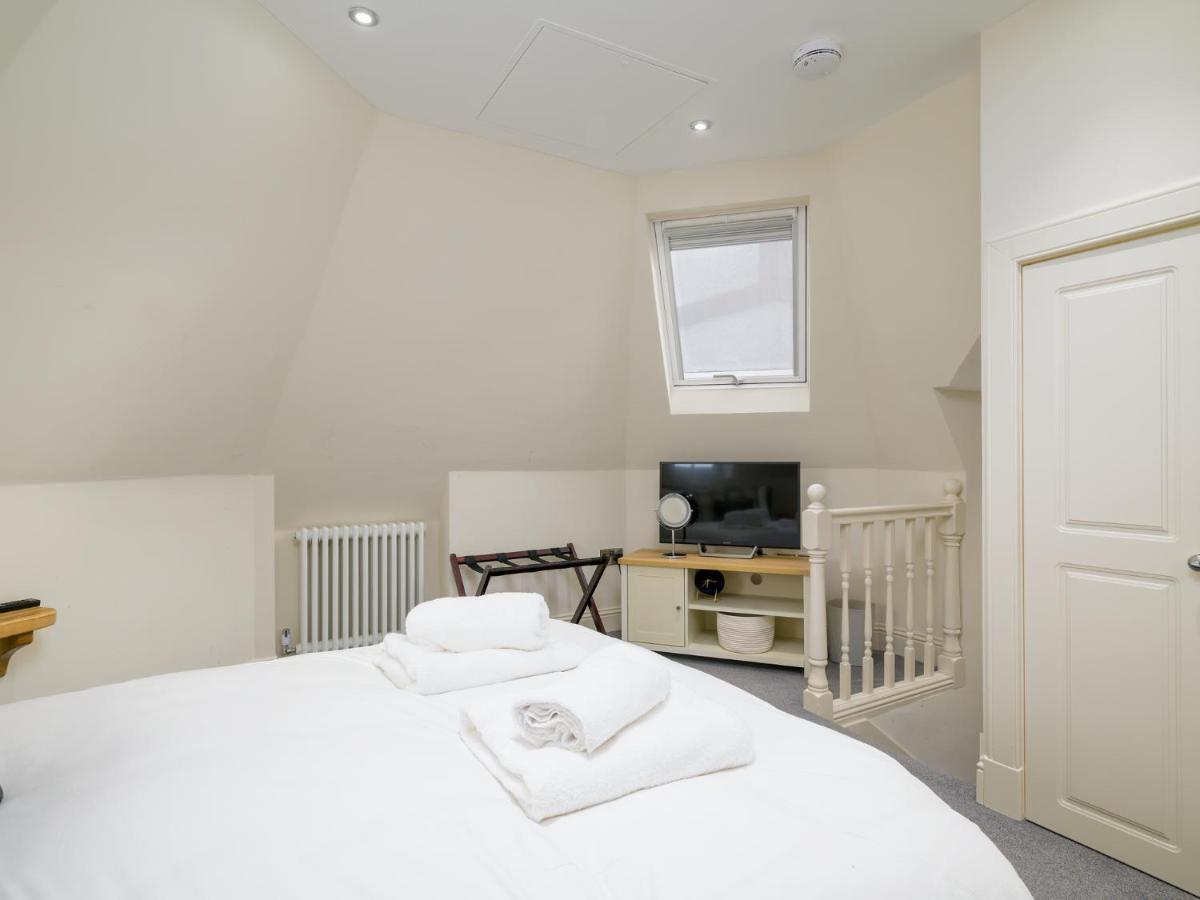 Pass The Keys Historic Ramsay Garden Apt With Balcony Views Edinburgh Exterior photo