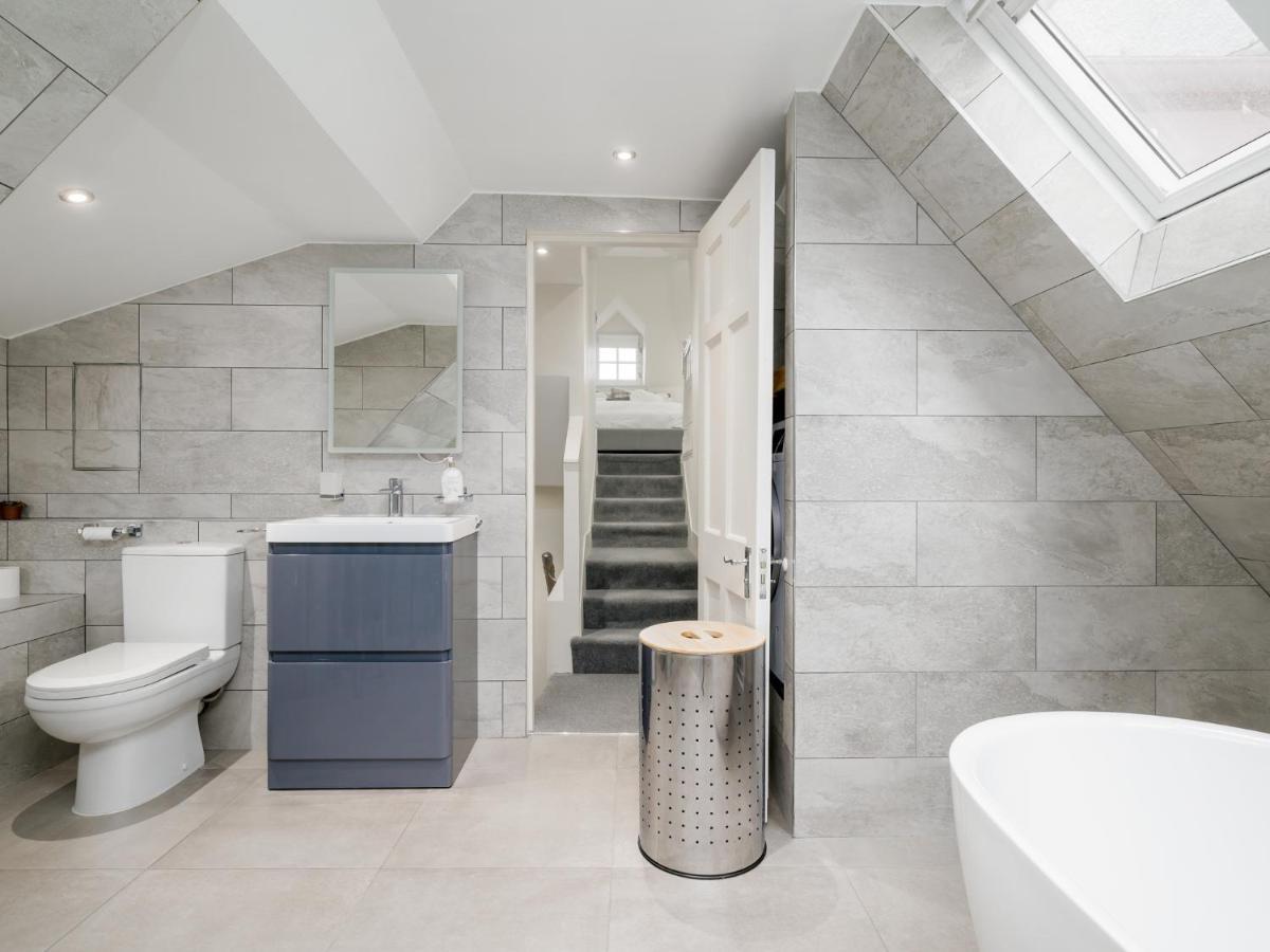 Pass The Keys Historic Ramsay Garden Apt With Balcony Views Edinburgh Exterior photo