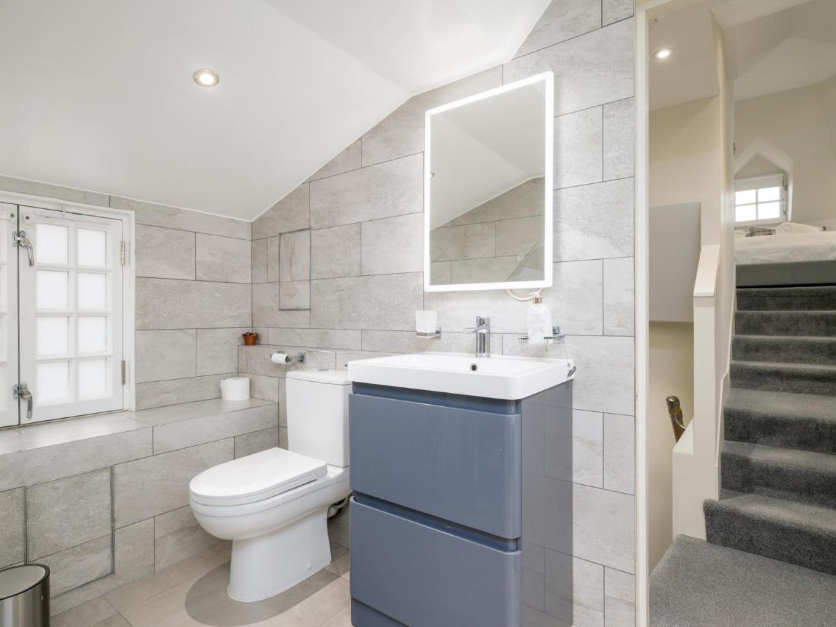 Pass The Keys Historic Ramsay Garden Apt With Balcony Views Edinburgh Exterior photo
