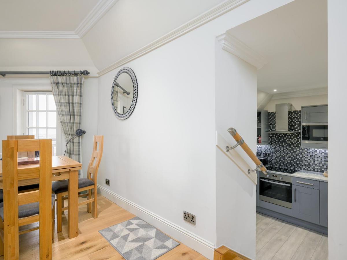 Pass The Keys Historic Ramsay Garden Apt With Balcony Views Edinburgh Exterior photo